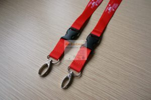 dây đeo thẻ màu đỏ poly nylon satanh in nhiệt in cao su cao cấp