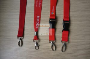 dây đeo thẻ khoá tháo lắp satanh in chuyển nhiệt