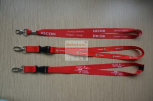 dây đeo thẻ khoá tháo lắp satanh in chuyển nhiệt