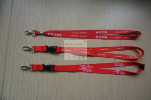 dây đeo thẻ khoá tháo lắp satanh in chuyển nhiệt